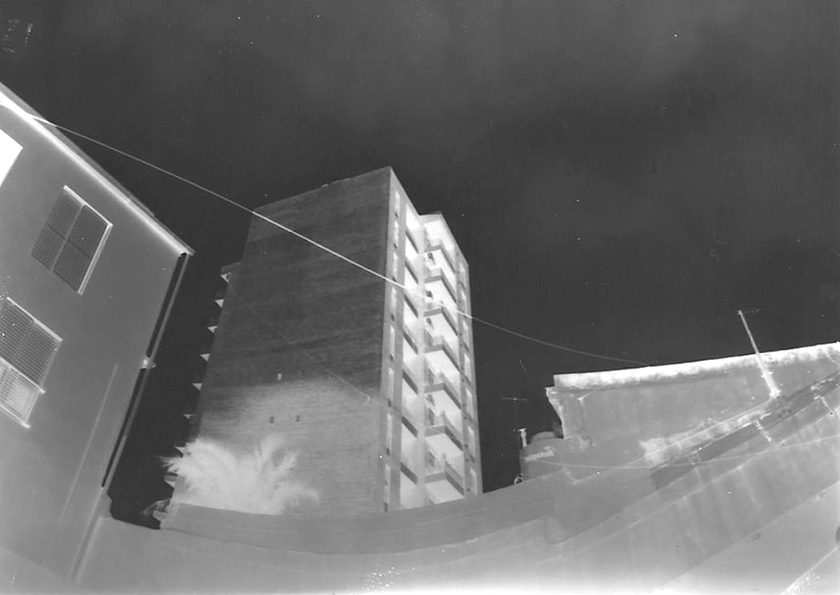 Edificio en contrapicado, de Lorena Nittoli