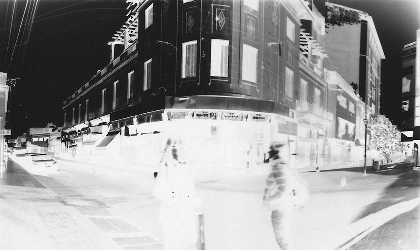 Dos mujeres en el centro, de Maria Maciel